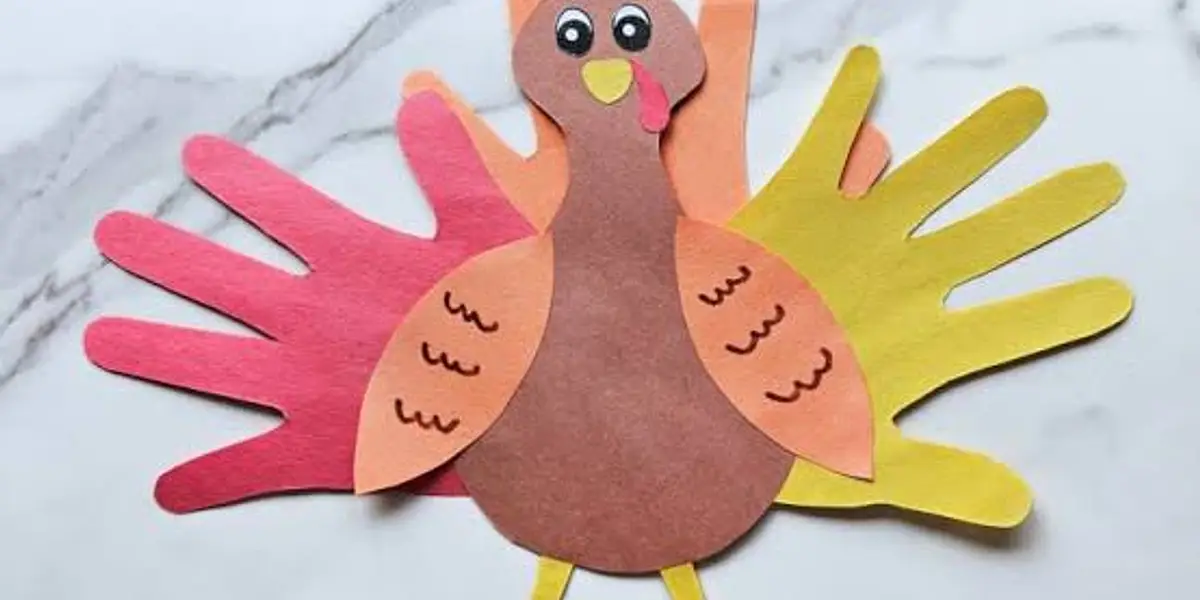 Craft-er Noon at the Youth Discovery Center!