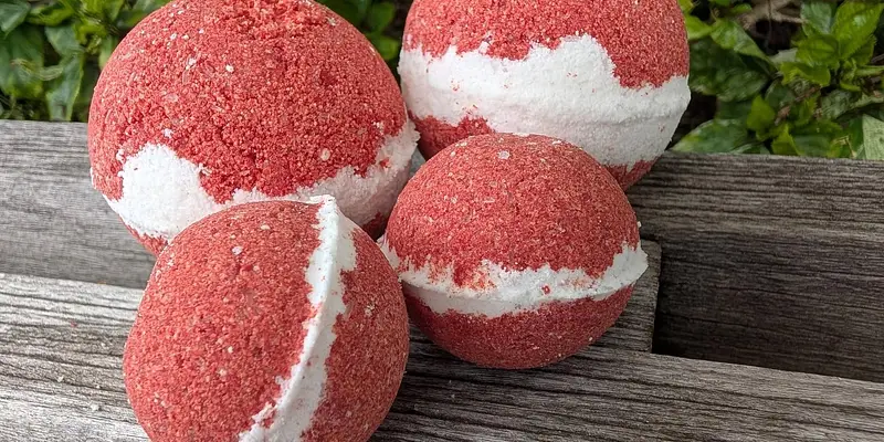 East County Craft Club: Candy Cane Bath Bombs